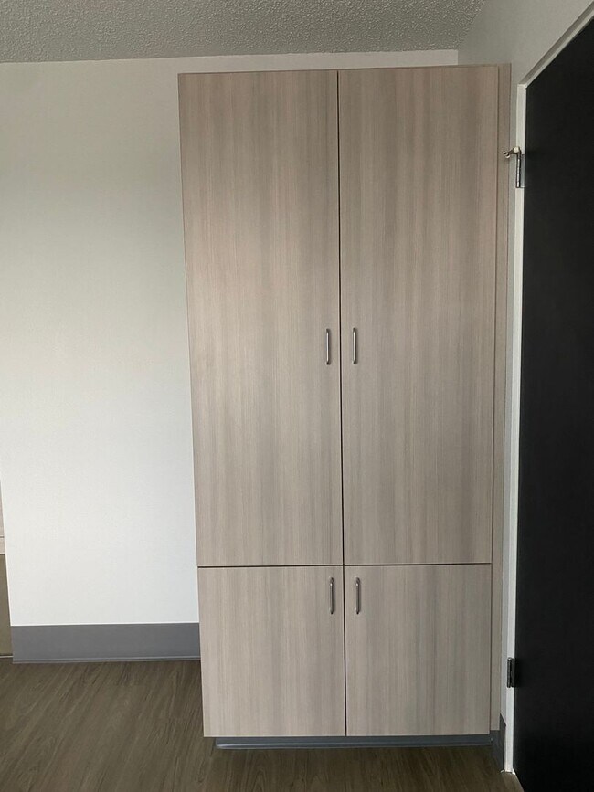 Foto del edificio - Desired 1 Bed 1 Bath with Great Views in a...