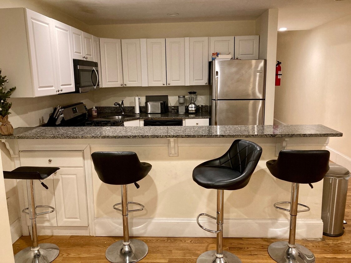 Building Photo - 56 Egmont St