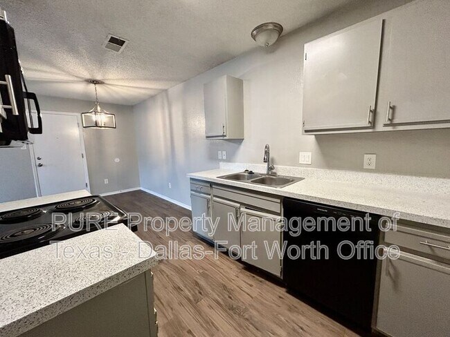 Foto del edificio - 7514 Connie Ln
