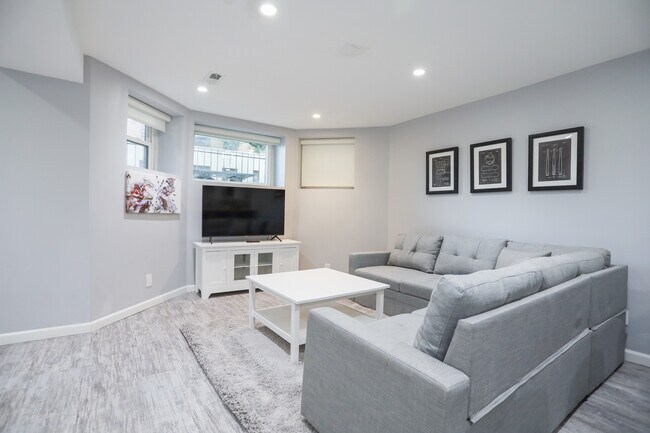 Foto del edificio - 3556 N Wilton Ave