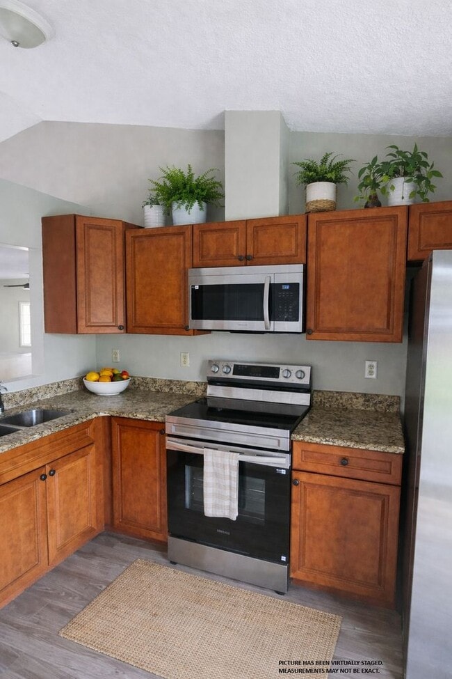 Building Photo - UCF Remodeled Duplex