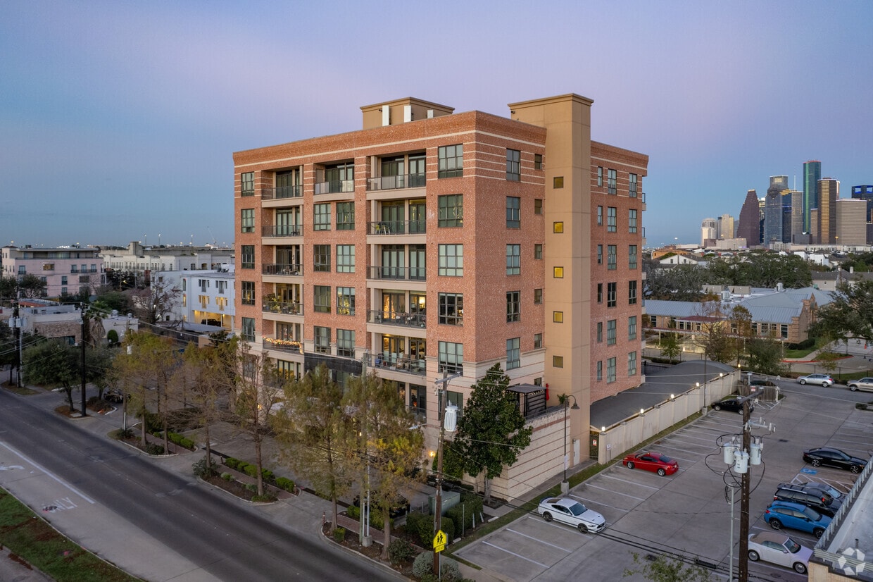 One Montrose Place Condominium Apartments in Houston, TX