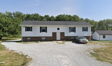 Building Photo - 420 NE Park Ln