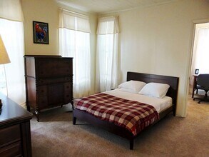 Building Photo - 113 Comstock Pl