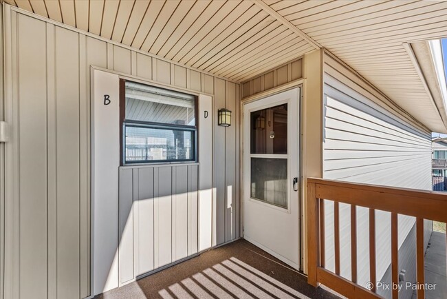 Foto del edificio - 5815 Wilshire Ct