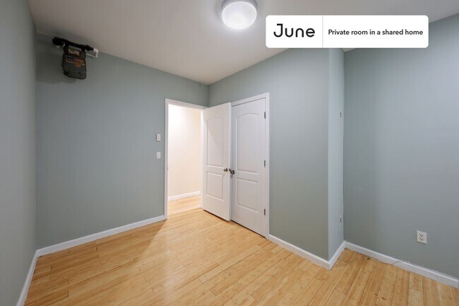 Photo - Private bedroom in 3 bed/1 bath Home