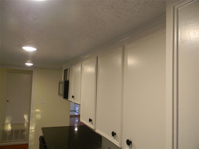 Building Photo - 8100 Leonora St