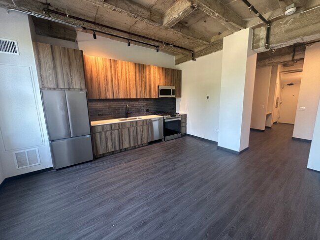 Foto del edificio - 1657 W Lake St