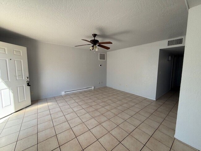 Foto del edificio - 2460 S. Highview Circle #7