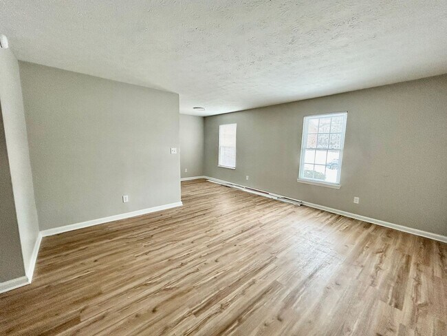 Foto del edificio - FULLY REMODELED DOWNSTAIRS UNIT!