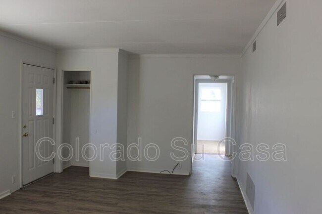 Building Photo - 525 Lynn Ave