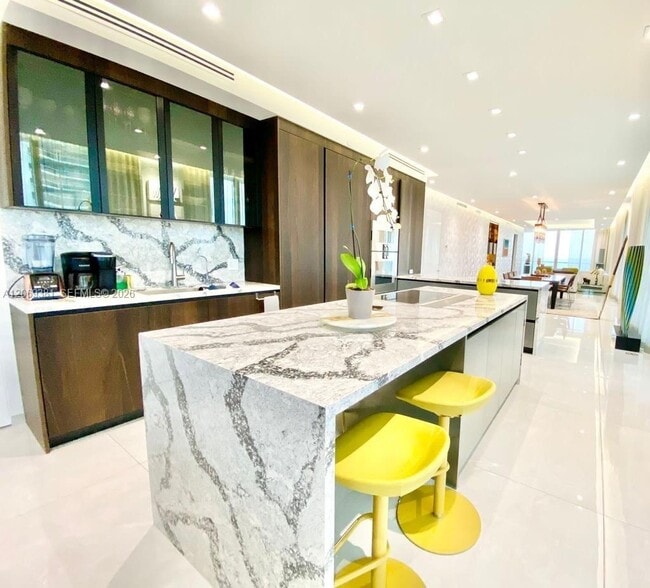 Foto del edificio - 16901 Collins Ave
