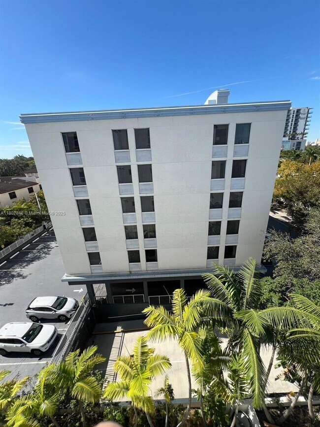 Building Photo - 2740 SW 28th Terrace