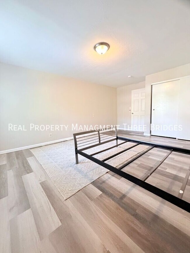 Foto del edificio - 9024 Forest Ave
