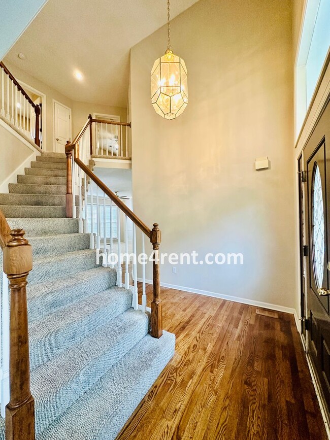 Building Photo - Beautifully Renovated Home in Olathe with ...