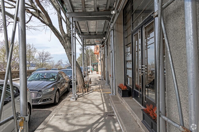 Walkway - 17 Chittenden Ave