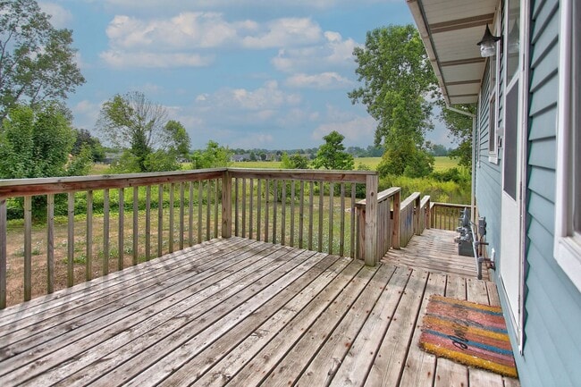 Building Photo - Private & Cozy Duplex In Prime Holland Loc...