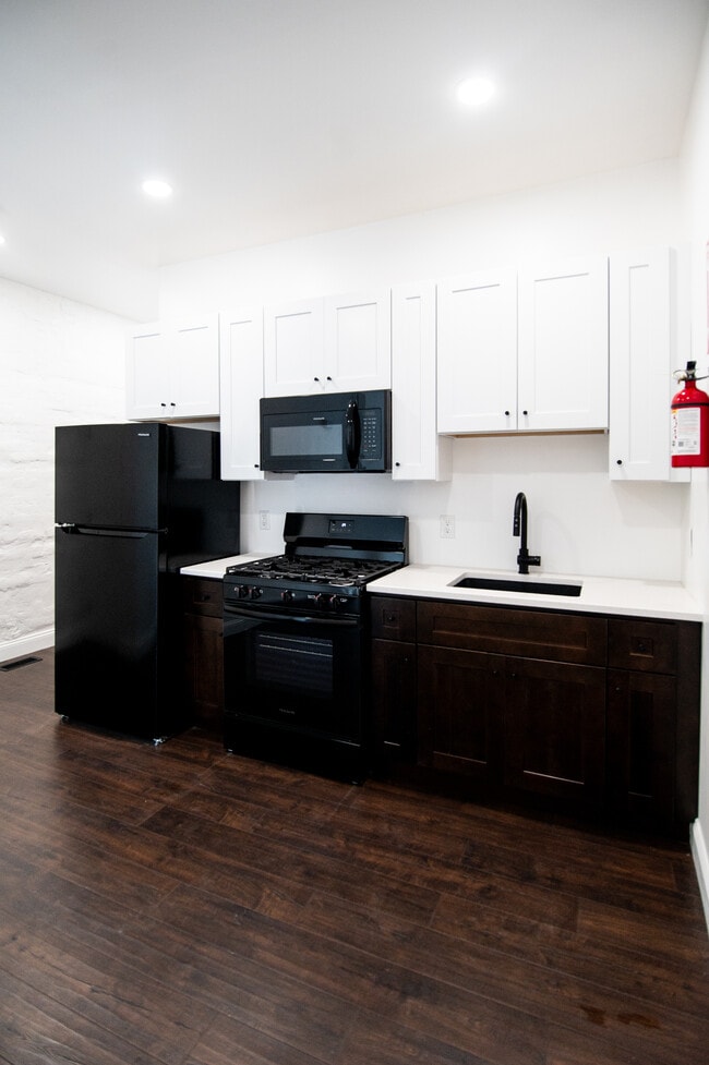 Kitchen/Dining Area - 516 S 8th St