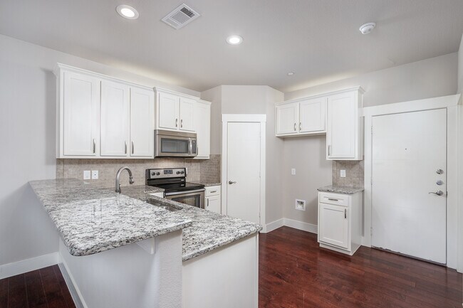 Building Photo - 305 S Kealy Ave