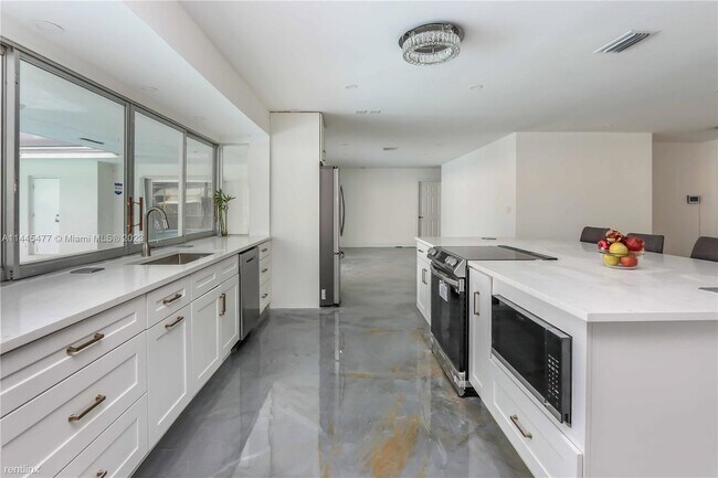 Building Photo - 3 br, 2 bath House - 5017 Roosevelt St