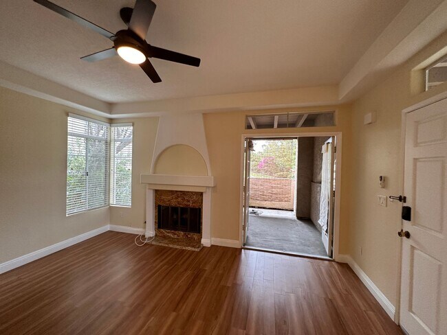 Foto del edificio - Beautiful 2 Bedroom/2 Bath Condo Close to ...