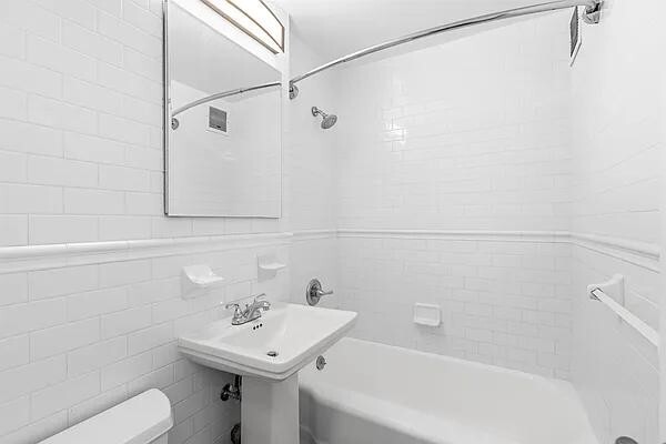 Foto del edificio - 320 E 23rd St
