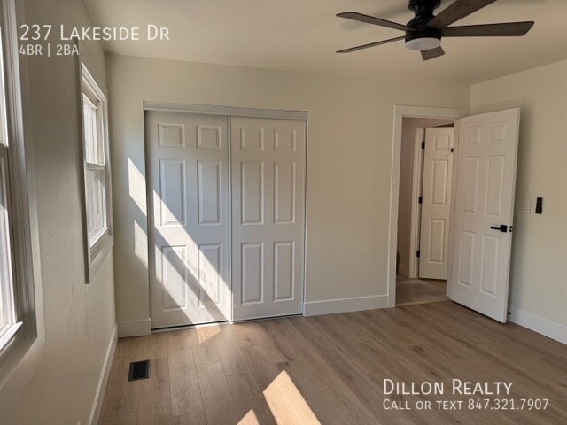 Foto del edificio - 237 Lakeside Dr