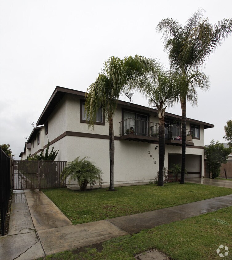 Building Photo - 2025 Pomona Ave
