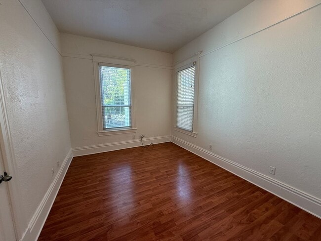 Building Photo - 612 15th St