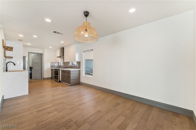 Foto del edificio - 8712 Harwich Ave