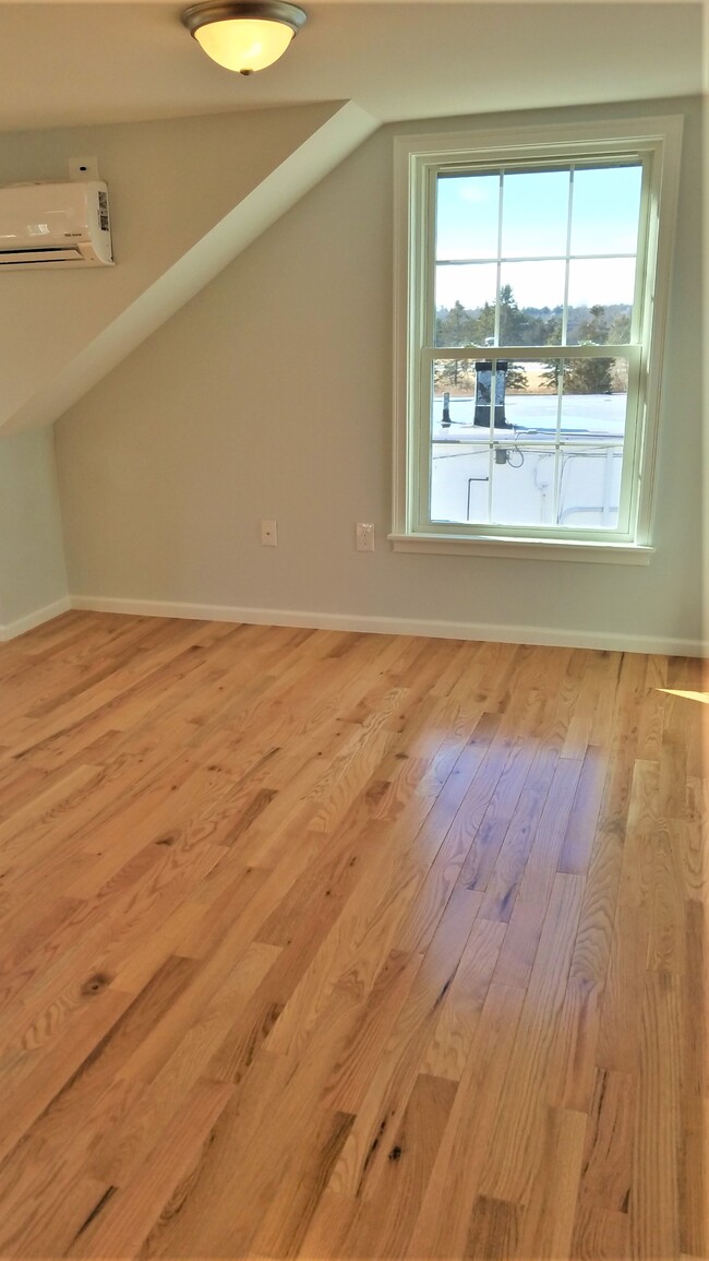 Building Photo - 157 Farm Ln