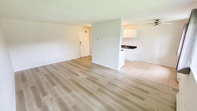 Building Photo - Pinetree Apartments