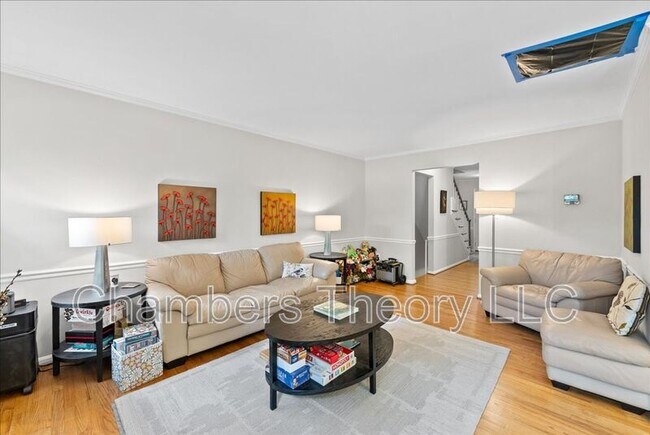 Foto del edificio - 7252 Greentree Rd