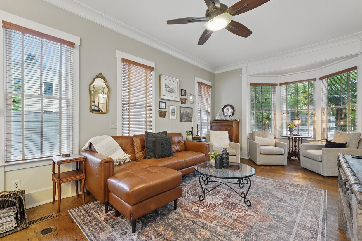 Primary Photo - 221 E Park Ave