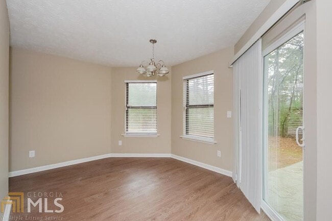 Building Photo - 300 Windsor Walk SE