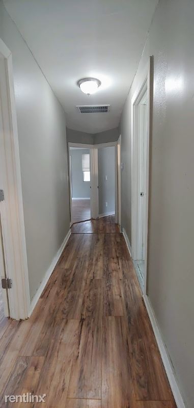 Building Photo - 2 br, 1 bath Apartment - 2584 S Burrell St