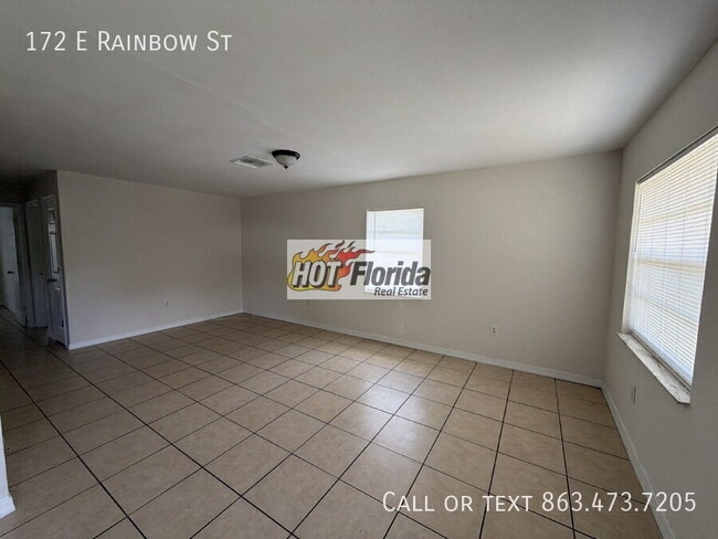Building Photo - 172 E Rainbow St