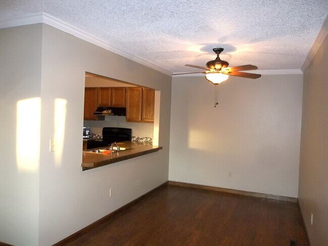 Building Photo - Comfortable 2-Bedroom Townhome in Fort Collins