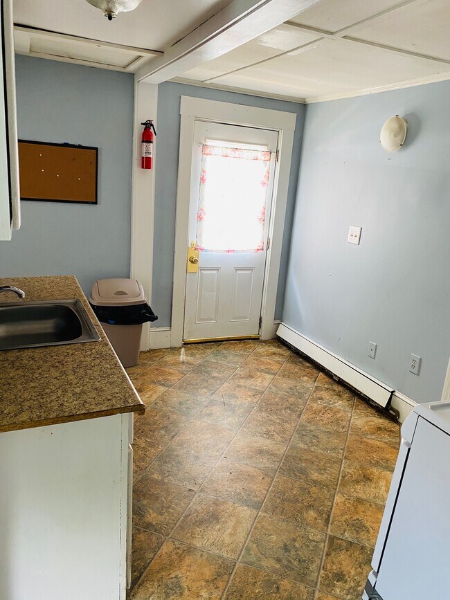 40 Russell St Unit B, Plymouth, NH 03264 40 Russell St Plymouth, NH Apartments for Rent in