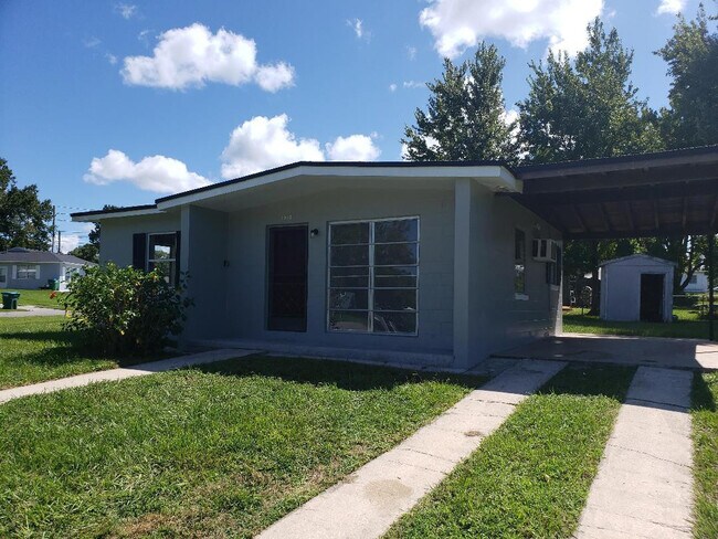 Foto del edificio - 2 Bed 1 Bath Home Pet Friendly 1ST MONTH F...