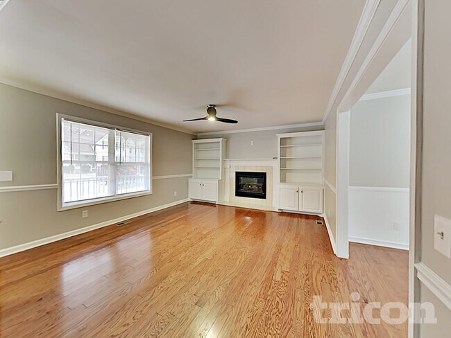 Building Photo - 229 Montclaire Cir