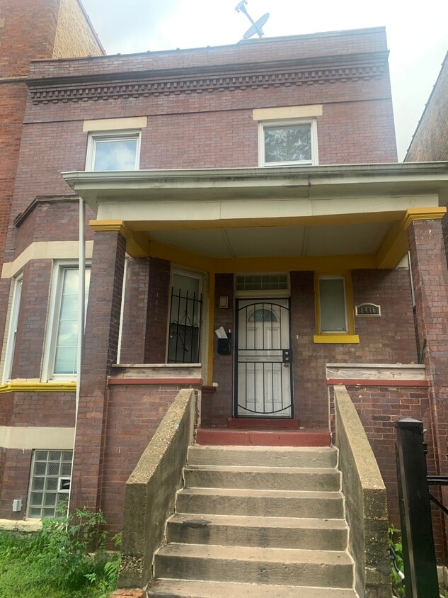 Primary Photo - 1446 E 69th Pl