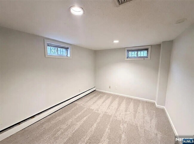Foto del edificio - 222-36 41st Ave