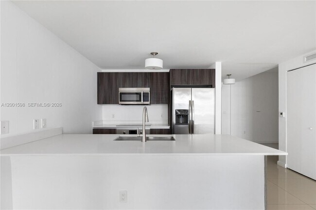 Foto del edificio - 488 NE 18th St