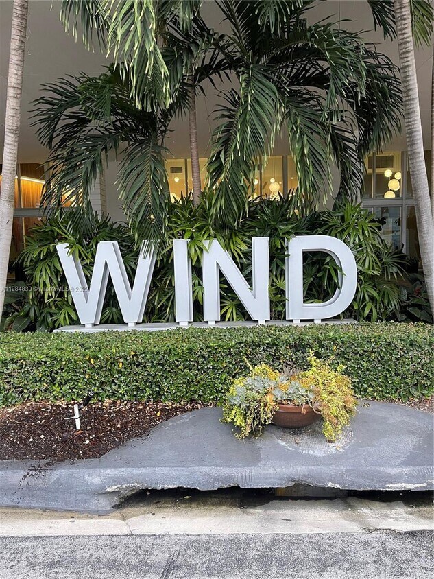 Foto principal - 350 S Miami Ave