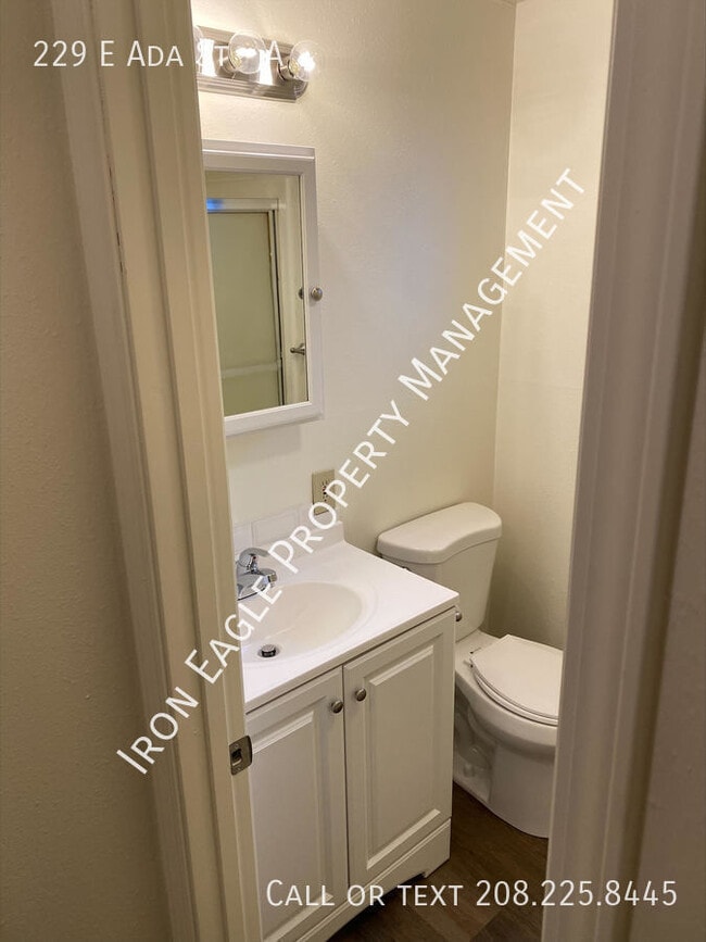 Foto del edificio - 229 E Ada St