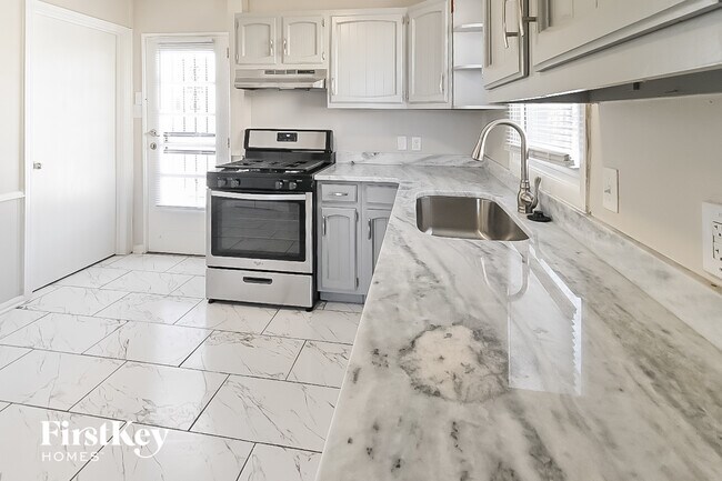 Building Photo - 415 McDermitt Rd