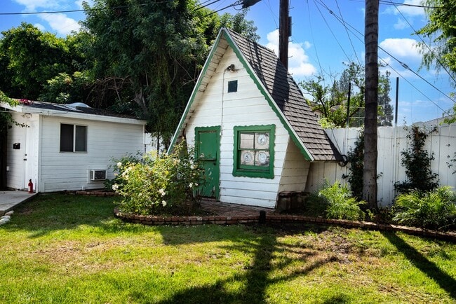 Building Photo - 14842 Morrison St