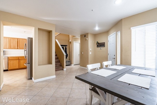 Building Photo - 3 br, 2.5 bath House - 2610 Valencia Canyon