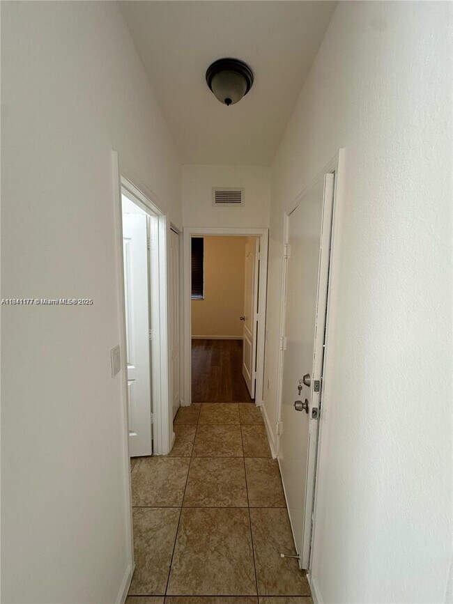 Foto del edificio - $3,100MONTHLY;20901 NW 14TH PL #847 MIAMI ...
